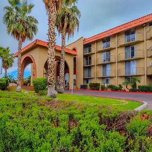 https://embassy-suites-phoenix-airport-at-24th-street.hotelsofphoenix.com